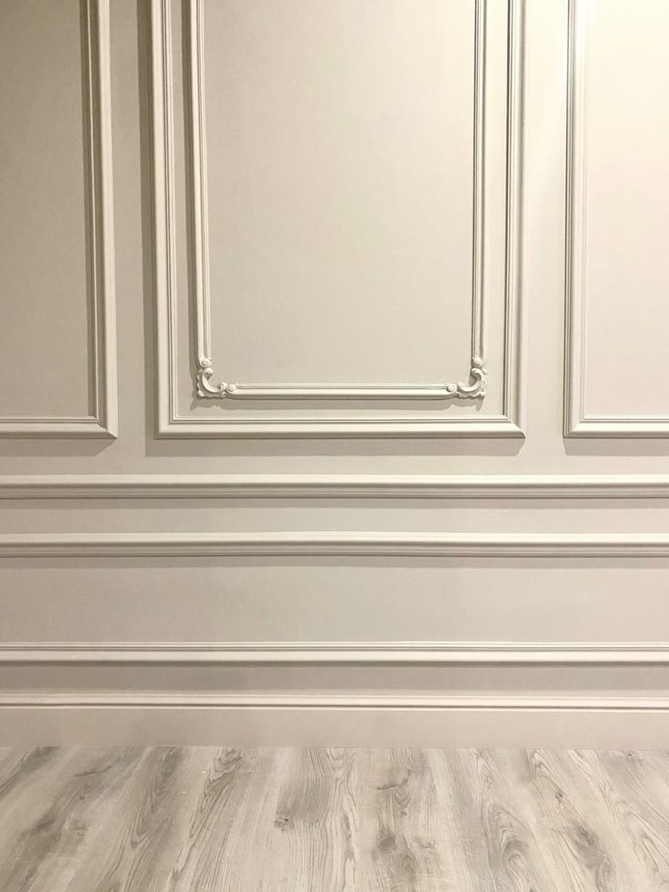 Moldura clássica em gesso na sala de jantar