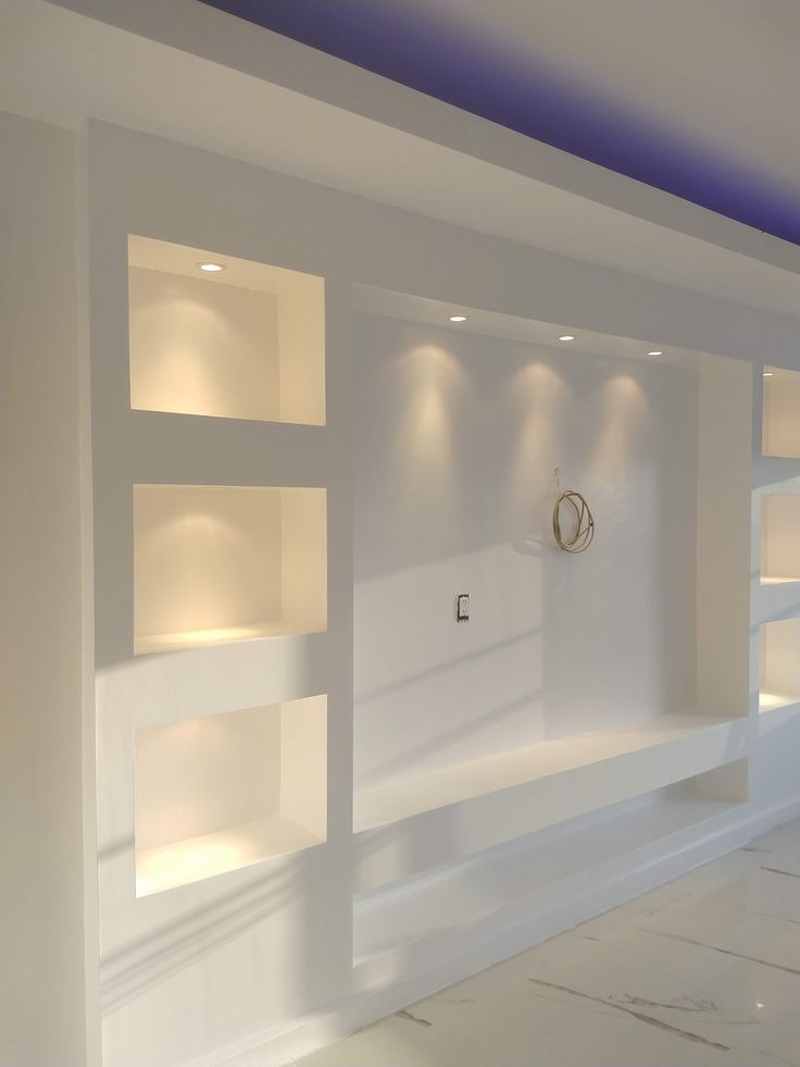 Painel de TV embutido em drywall na sala